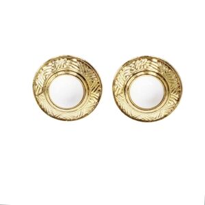 003 Elegant Round Gold and White Stud Clip Earrings